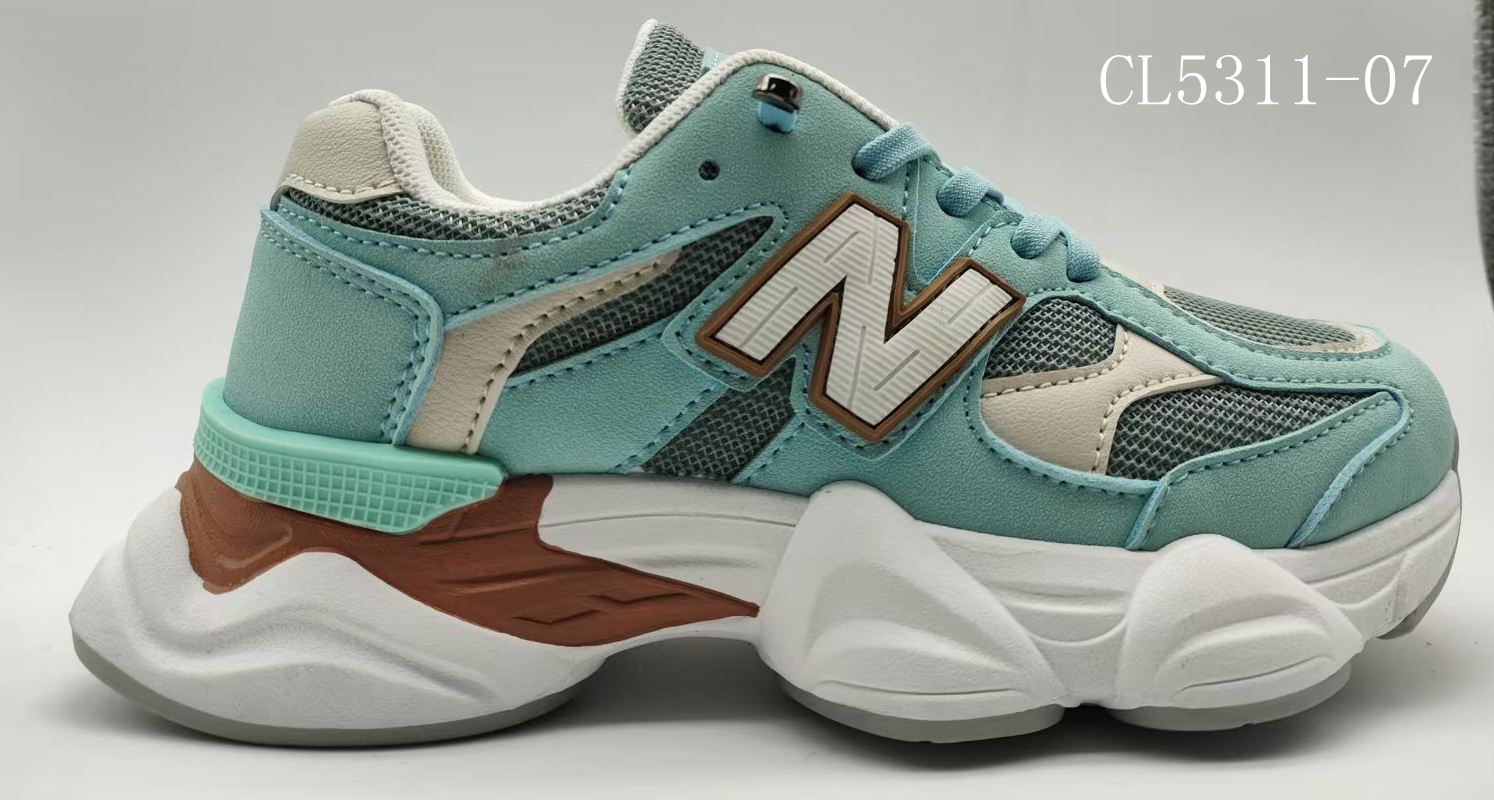 SPORTS SHOES